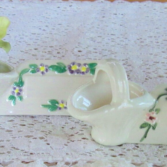 Ceramic placecard holders with basket for flowers,candies,nuts in pink & purple - Picture 5 of 11